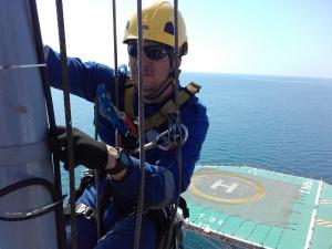 Servicii alpinism utilitar platforma petroliera